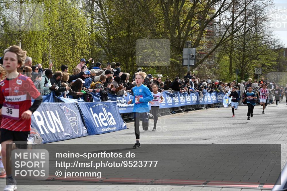 12.04.2026 - 45. Internationalen Wilhelmsburger Insellauf J. Mangold http://msf.ph/oto/9523777 12.04.2026 14:49:02 Ziel 381, 906, 1045, 36, 904, 1807, 386, 421, 903 meine-sportfotos.de
