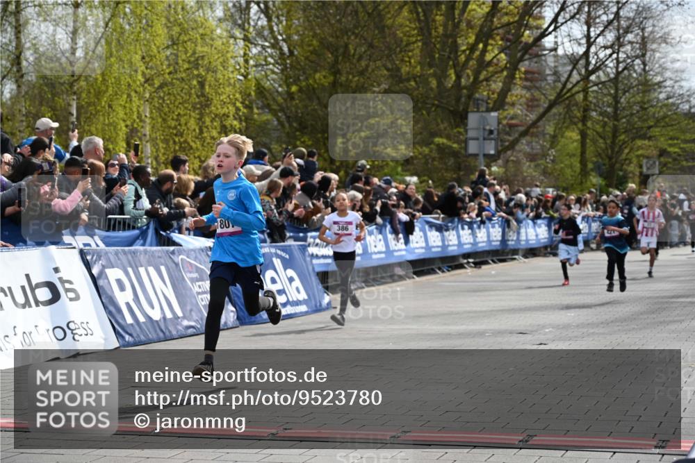 12.04.2026 - 45. Internationalen Wilhelmsburger Insellauf J. Mangold http://msf.ph/oto/9523780 12.04.2026 14:49:02 Ziel 381, 906, 1045, 36, 904, 1807, 386, 421, 903 meine-sportfotos.de