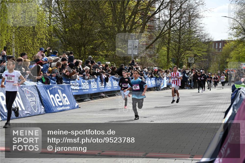 12.04.2026 - 45. Internationalen Wilhelmsburger Insellauf J. Mangold http://msf.ph/oto/9523788 12.04.2026 14:49:04 Ziel 1045, 36, 904, 1807, 386, 421, 903, 31, 373 meine-sportfotos.de