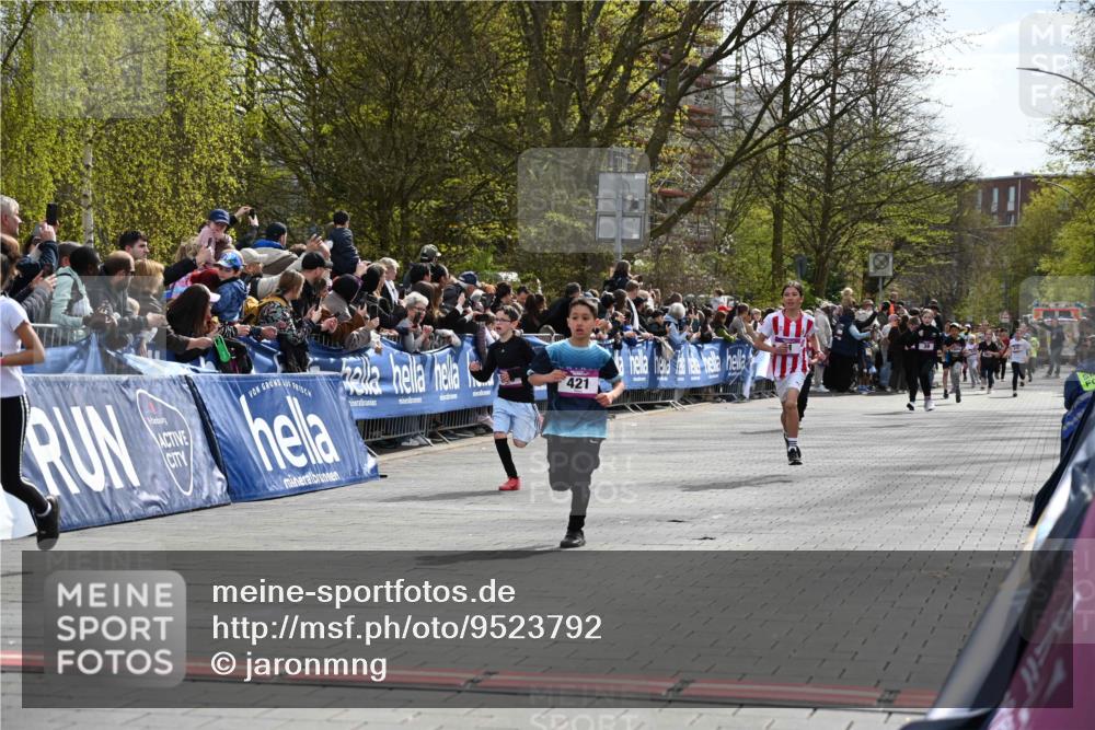 12.04.2026 - 45. Internationalen Wilhelmsburger Insellauf J. Mangold http://msf.ph/oto/9523792 12.04.2026 14:49:04 Ziel 1045, 36, 904, 1807, 386, 421, 903, 31, 373 meine-sportfotos.de