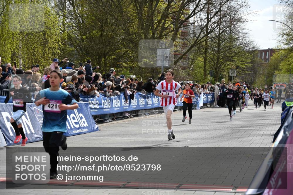 12.04.2026 - 45. Internationalen Wilhelmsburger Insellauf J. Mangold http://msf.ph/oto/9523798 12.04.2026 14:49:05 Ziel 36, 904, 1807, 386, 421, 903, 31, 373, 38 meine-sportfotos.de