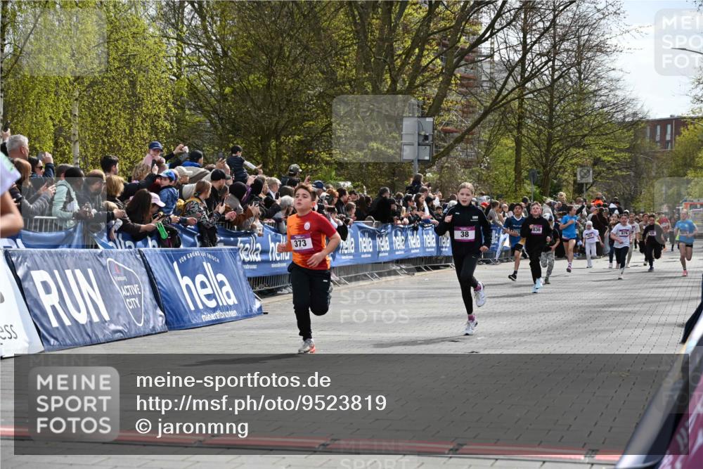12.04.2026 - 45. Internationalen Wilhelmsburger Insellauf J. Mangold http://msf.ph/oto/9523819 12.04.2026 14:49:08 Ziel 386, 421, 903, 31, 373, 38, 1804, 1836, 5015, 876, 1816, 1815, 428 meine-sportfotos.de