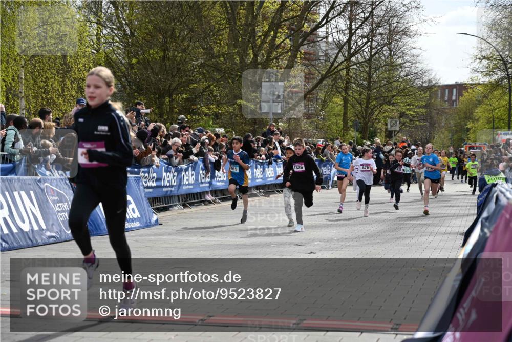 12.04.2026 - 45. Internationalen Wilhelmsburger Insellauf J. Mangold http://msf.ph/oto/9523827 12.04.2026 14:49:09 Ziel 386, 421, 903, 31, 373, 38, 1804, 1836, 5015, 876, 1816, 1815, 428 meine-sportfotos.de
