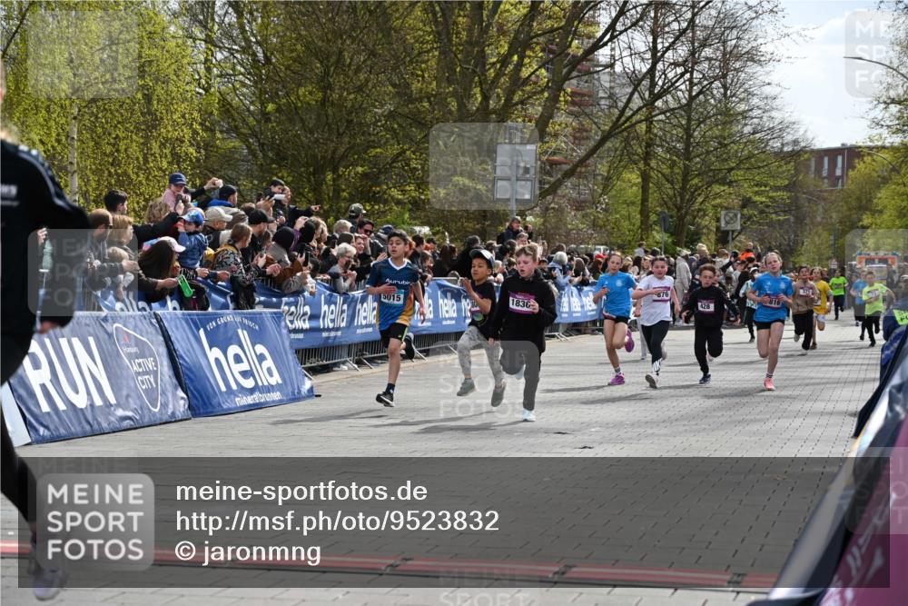 12.04.2026 - 45. Internationalen Wilhelmsburger Insellauf J. Mangold http://msf.ph/oto/9523832 12.04.2026 14:49:10 Ziel 903, 31, 373, 38, 1804, 1836, 5015, 876, 1816, 1815, 428 meine-sportfotos.de