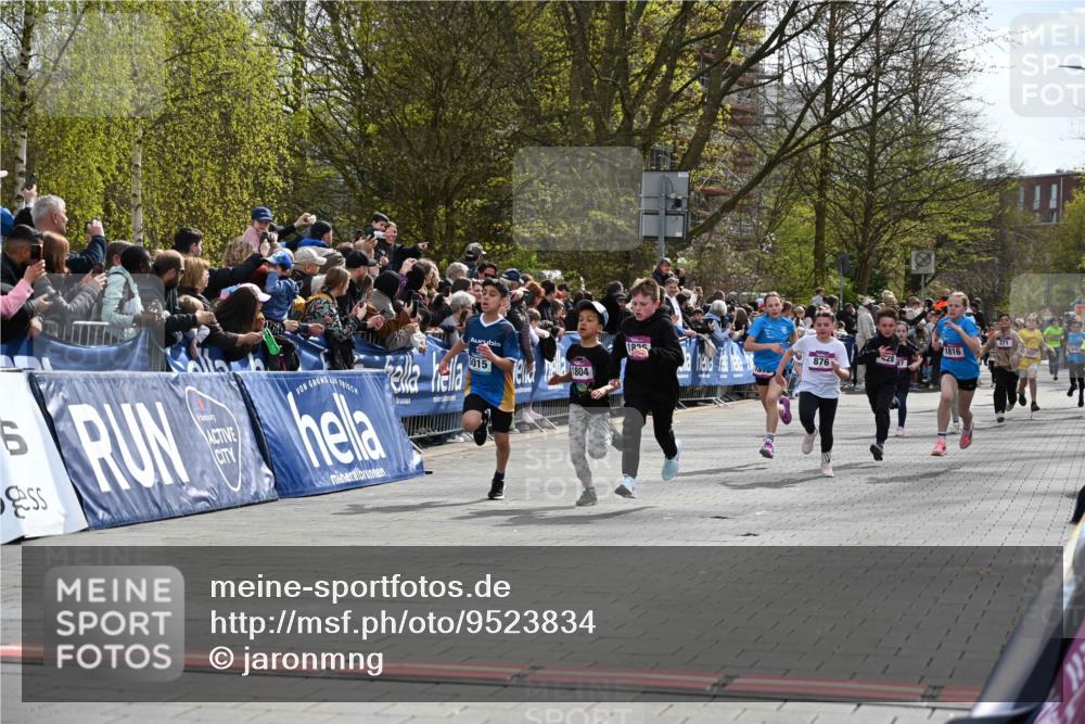 12.04.2026 - 45. Internationalen Wilhelmsburger Insellauf J. Mangold http://msf.ph/oto/9523834 12.04.2026 14:49:10 Ziel 903, 31, 373, 38, 1804, 1836, 5015, 876, 1816, 1815, 428 meine-sportfotos.de