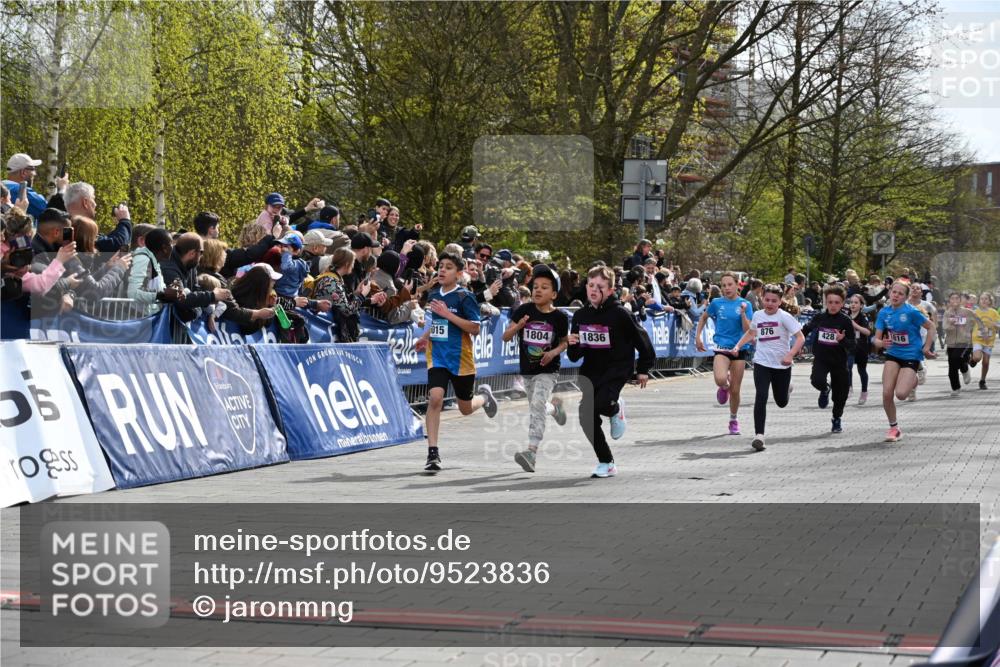 12.04.2026 - 45. Internationalen Wilhelmsburger Insellauf J. Mangold http://msf.ph/oto/9523836 12.04.2026 14:49:10 Ziel 903, 31, 373, 38, 1804, 1836, 5015, 876, 1816, 1815, 428 meine-sportfotos.de
