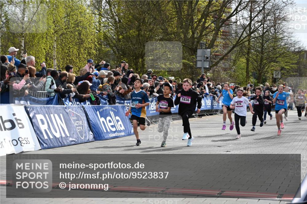 12.04.2026 - 45. Internationalen Wilhelmsburger Insellauf J. Mangold http://msf.ph/oto/9523837 12.04.2026 14:49:10 Ziel 903, 31, 373, 38, 1804, 1836, 5015, 876, 1816, 1815, 428 meine-sportfotos.de