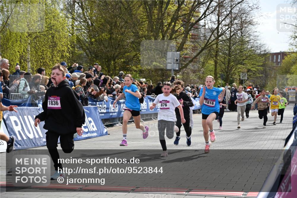 12.04.2026 - 45. Internationalen Wilhelmsburger Insellauf J. Mangold http://msf.ph/oto/9523844 12.04.2026 14:49:11 Ziel 31, 373, 38, 1804, 1836, 5015, 876, 1816, 1815, 428, 385, 371, 433 meine-sportfotos.de