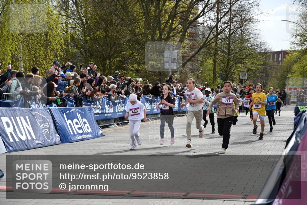 12.04.2026 - 45. Internationalen Wilhelmsburger Insellauf J. Mangold http://msf.ph/oto/9523858 12.04.2026 14:49:14 Ziel 1804, 1836, 5015, 876, 1816, 1815, 428, 385, 371, 433, 487, 887, 73, 1805, 591 meine-sportfotos.de