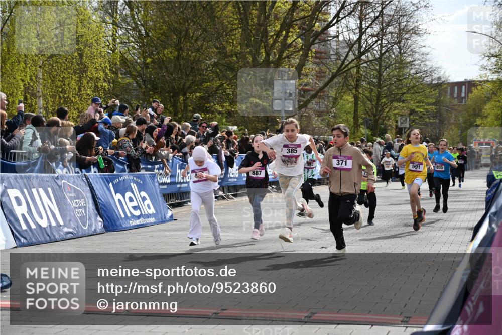 12.04.2026 - 45. Internationalen Wilhelmsburger Insellauf J. Mangold http://msf.ph/oto/9523860 12.04.2026 14:49:14 Ziel 1804, 1836, 5015, 876, 1816, 1815, 428, 385, 371, 433, 487, 887, 73, 1805, 591 meine-sportfotos.de