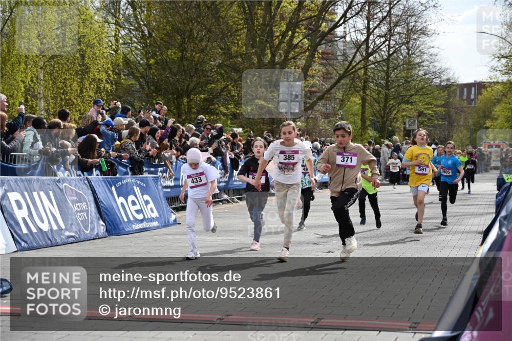 12.04.2026 - 45. Internationalen Wilhelmsburger Insellauf J. Mangold http://msf.ph/oto/9523861 12.04.2026 14:49:14 Ziel 1804, 1836, 5015, 876, 1816, 1815, 428, 385, 371, 433, 487, 887, 73, 1805, 591 meine-sportfotos.de
