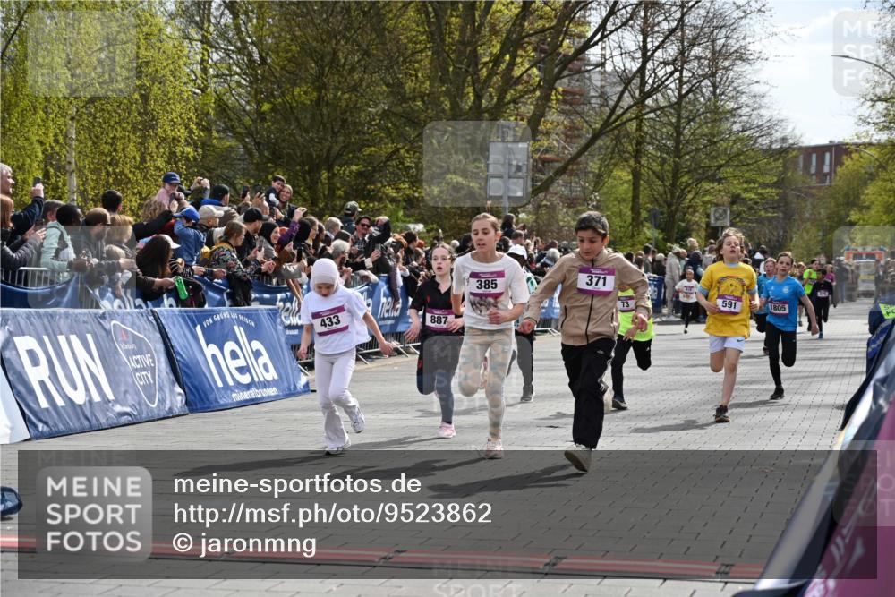 12.04.2026 - 45. Internationalen Wilhelmsburger Insellauf J. Mangold http://msf.ph/oto/9523862 12.04.2026 14:49:14 Ziel 1804, 1836, 5015, 876, 1816, 1815, 428, 385, 371, 433, 487, 887, 73, 1805, 591 meine-sportfotos.de