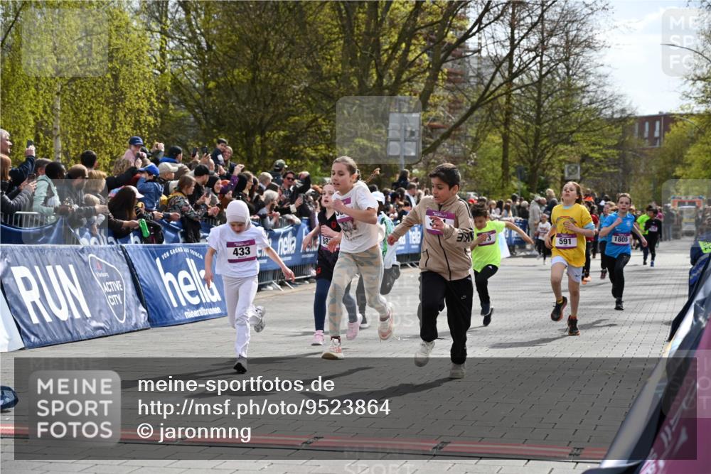 12.04.2026 - 45. Internationalen Wilhelmsburger Insellauf J. Mangold http://msf.ph/oto/9523864 12.04.2026 14:49:14 Ziel 1804, 1836, 5015, 876, 1816, 1815, 428, 385, 371, 433, 487, 887, 73, 1805, 591 meine-sportfotos.de