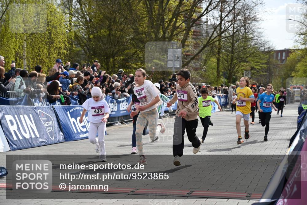 12.04.2026 - 45. Internationalen Wilhelmsburger Insellauf J. Mangold http://msf.ph/oto/9523865 12.04.2026 14:49:14 Ziel 1804, 1836, 5015, 876, 1816, 1815, 428, 385, 371, 433, 487, 887, 73, 1805, 591 meine-sportfotos.de