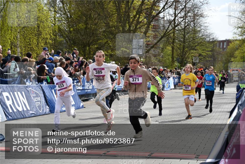12.04.2026 - 45. Internationalen Wilhelmsburger Insellauf J. Mangold http://msf.ph/oto/9523867 12.04.2026 14:49:15 Ziel 1804, 1836, 5015, 876, 1816, 1815, 428, 385, 371, 433, 487, 887, 73, 1805, 591, 1043, 101 meine-sportfotos.de