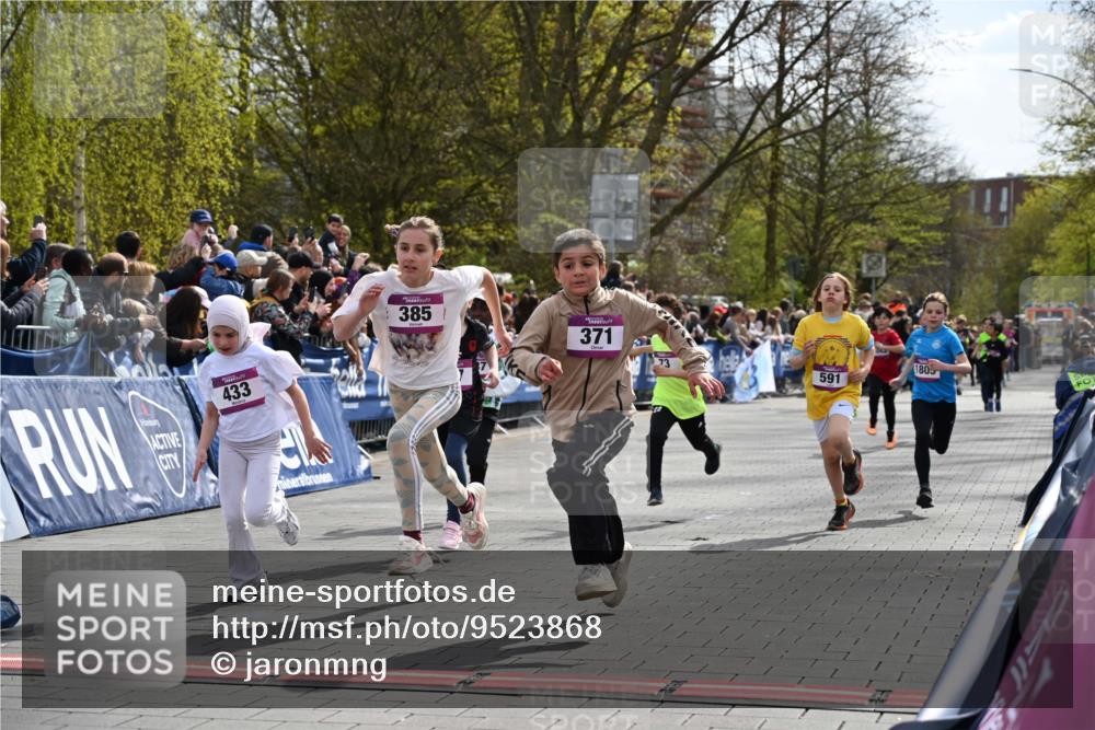 12.04.2026 - 45. Internationalen Wilhelmsburger Insellauf J. Mangold http://msf.ph/oto/9523868 12.04.2026 14:49:15 Ziel 1804, 1836, 5015, 876, 1816, 1815, 428, 385, 371, 433, 487, 887, 73, 1805, 591, 1043, 101 meine-sportfotos.de