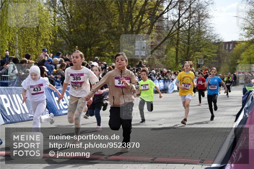 12.04.2026 - 45. Internationalen Wilhelmsburger Insellauf J. Mangold http://msf.ph/oto/9523870 12.04.2026 14:49:15 Ziel 1804, 1836, 5015, 876, 1816, 1815, 428, 385, 371, 433, 487, 887, 73, 1805, 591, 1043, 101 meine-sportfotos.de