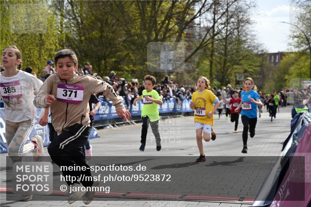 12.04.2026 - 45. Internationalen Wilhelmsburger Insellauf J. Mangold http://msf.ph/oto/9523872 12.04.2026 14:49:15 Ziel 1804, 1836, 5015, 876, 1816, 1815, 428, 385, 371, 433, 487, 887, 73, 1805, 591, 1043, 101 meine-sportfotos.de
