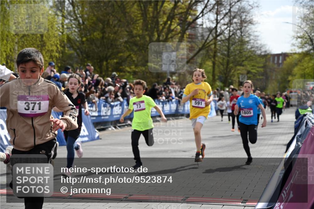 12.04.2026 - 45. Internationalen Wilhelmsburger Insellauf J. Mangold http://msf.ph/oto/9523874 12.04.2026 14:49:15 Ziel 1804, 1836, 5015, 876, 1816, 1815, 428, 385, 371, 433, 487, 887, 73, 1805, 591, 1043, 101 meine-sportfotos.de