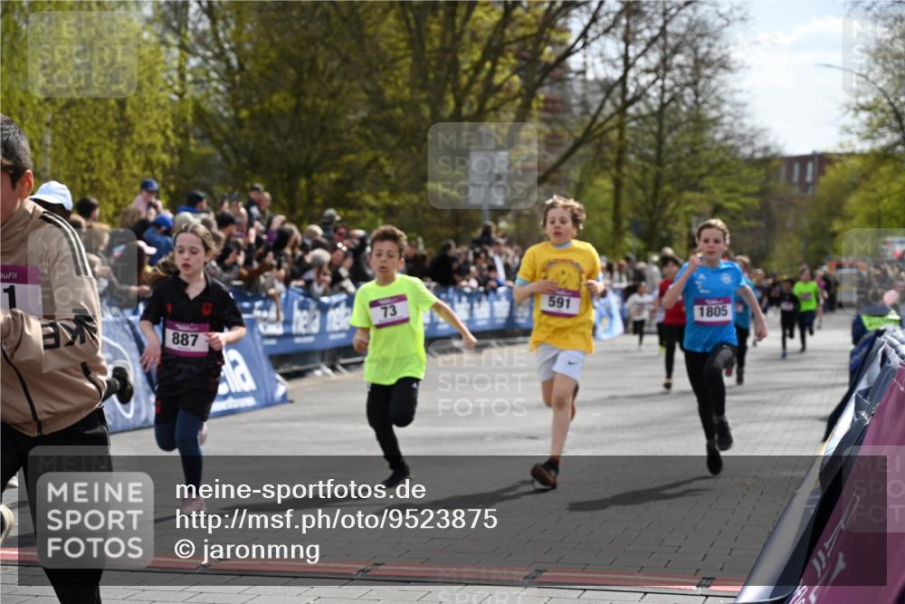 12.04.2026 - 45. Internationalen Wilhelmsburger Insellauf J. Mangold http://msf.ph/oto/9523875 12.04.2026 14:49:15 Ziel 1804, 1836, 5015, 876, 1816, 1815, 428, 385, 371, 433, 487, 887, 73, 1805, 591, 1043, 101 meine-sportfotos.de