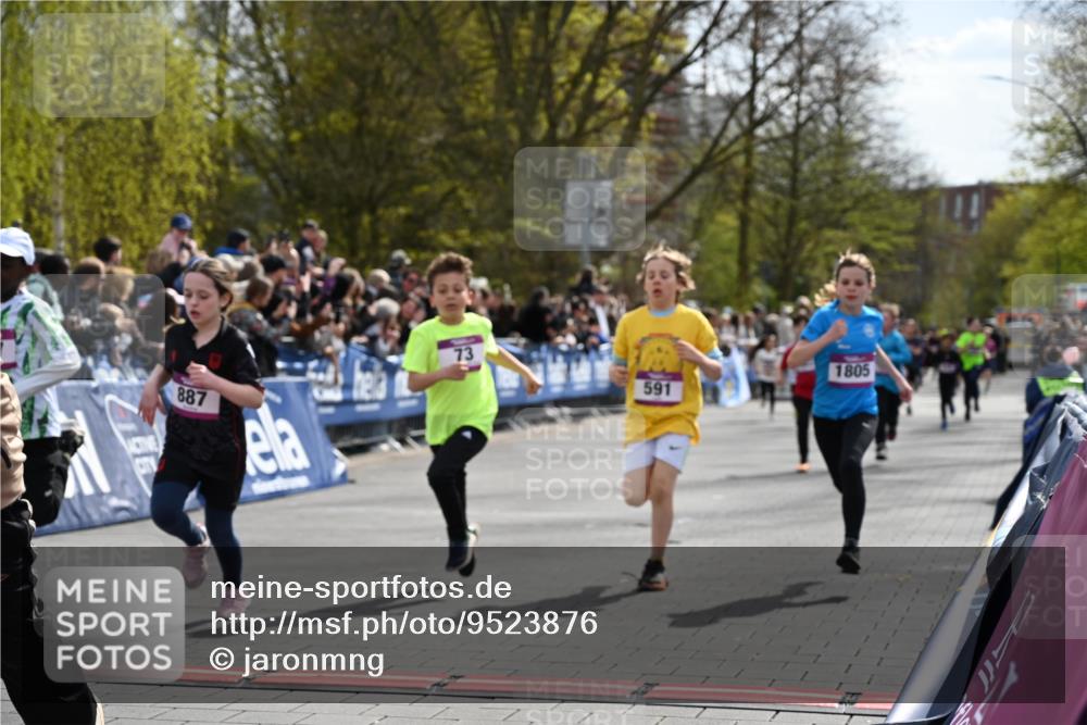 12.04.2026 - 45. Internationalen Wilhelmsburger Insellauf J. Mangold http://msf.ph/oto/9523876 12.04.2026 14:49:16 Ziel 876, 1816, 1815, 428, 385, 371, 433, 487, 887, 73, 1805, 591, 1043, 101 meine-sportfotos.de