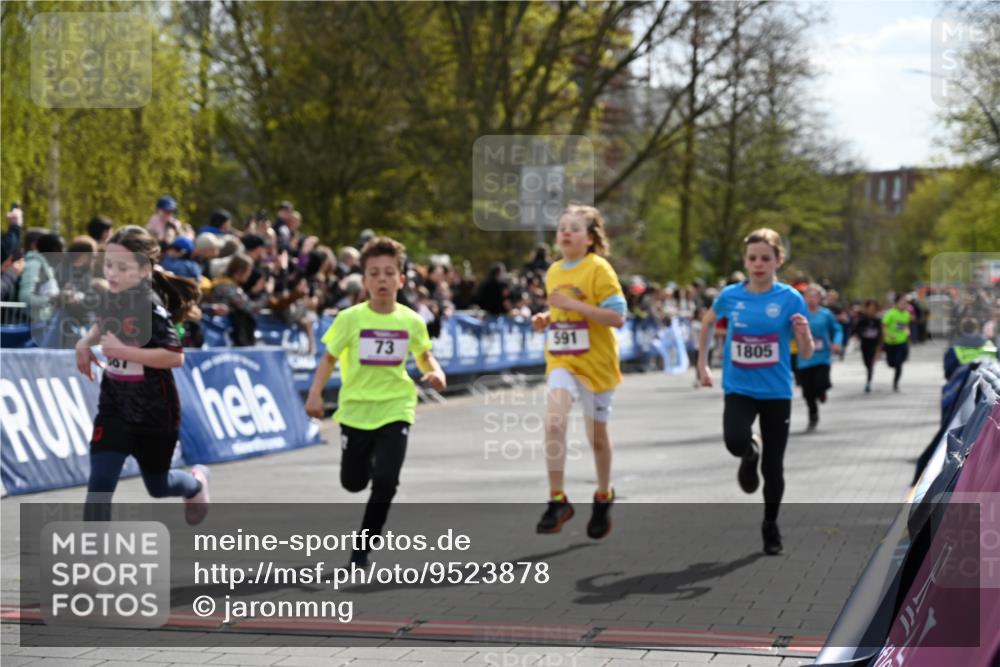 12.04.2026 - 45. Internationalen Wilhelmsburger Insellauf J. Mangold http://msf.ph/oto/9523878 12.04.2026 14:49:16 Ziel 876, 1816, 1815, 428, 385, 371, 433, 487, 887, 73, 1805, 591, 1043, 101 meine-sportfotos.de