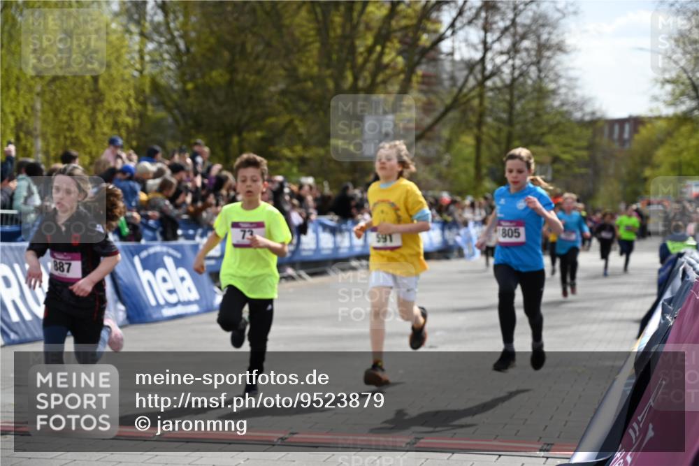 12.04.2026 - 45. Internationalen Wilhelmsburger Insellauf J. Mangold http://msf.ph/oto/9523879 12.04.2026 14:49:16 Ziel 876, 1816, 1815, 428, 385, 371, 433, 487, 887, 73, 1805, 591, 1043, 101 meine-sportfotos.de