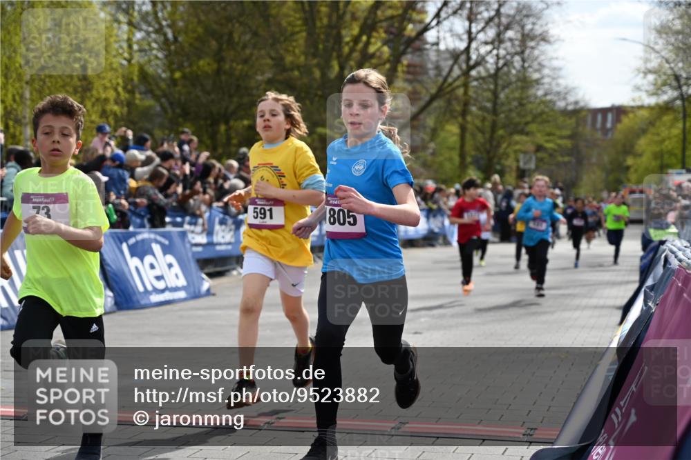 12.04.2026 - 45. Internationalen Wilhelmsburger Insellauf J. Mangold http://msf.ph/oto/9523882 12.04.2026 14:49:16 Ziel 876, 1816, 1815, 428, 385, 371, 433, 487, 887, 73, 1805, 591, 1043, 101 meine-sportfotos.de