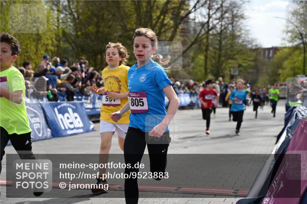 12.04.2026 - 45. Internationalen Wilhelmsburger Insellauf J. Mangold http://msf.ph/oto/9523883 12.04.2026 14:49:17 Ziel 385, 371, 433, 487, 887, 73, 1805, 591, 1043, 101, 1063, 1048, 601 meine-sportfotos.de