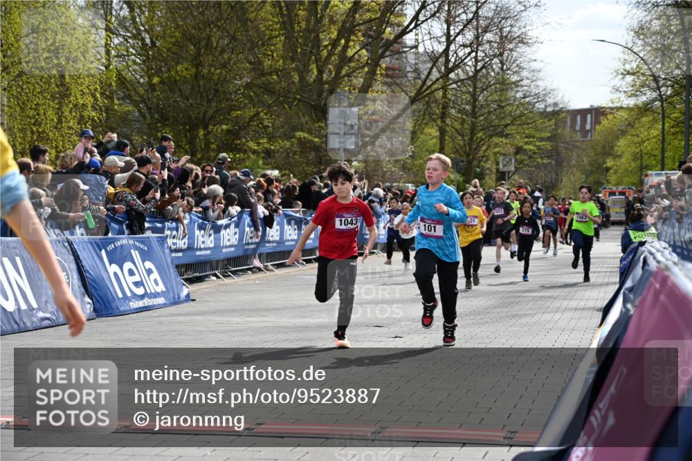 12.04.2026 - 45. Internationalen Wilhelmsburger Insellauf J. Mangold http://msf.ph/oto/9523887 12.04.2026 14:49:18 Ziel 385, 371, 433, 487, 887, 73, 1805, 591, 1043, 101, 1063, 1048, 601, 418, 684, 597, 1823 meine-sportfotos.de