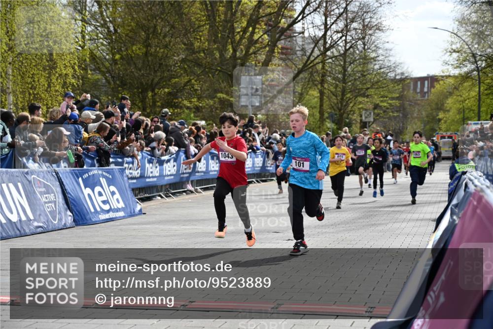 12.04.2026 - 45. Internationalen Wilhelmsburger Insellauf J. Mangold http://msf.ph/oto/9523889 12.04.2026 14:49:18 Ziel 385, 371, 433, 487, 887, 73, 1805, 591, 1043, 101, 1063, 1048, 601, 418, 684, 597, 1823 meine-sportfotos.de