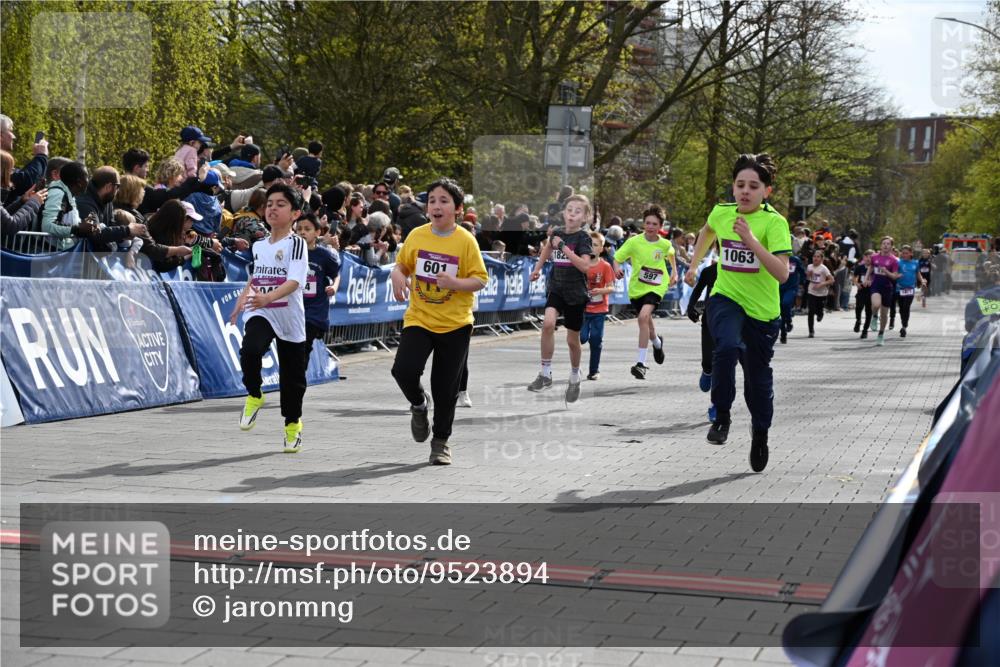 12.04.2026 - 45. Internationalen Wilhelmsburger Insellauf J. Mangold http://msf.ph/oto/9523894 12.04.2026 14:49:21 Ziel 1043, 101, 1063, 1048, 601, 418, 684, 597, 1823, 375, 2 meine-sportfotos.de