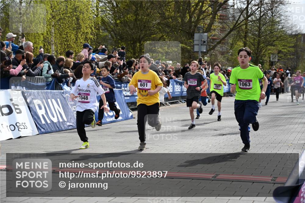 12.04.2026 - 45. Internationalen Wilhelmsburger Insellauf J. Mangold http://msf.ph/oto/9523897 12.04.2026 14:49:21 Ziel 1043, 101, 1063, 1048, 601, 418, 684, 597, 1823, 375, 2 meine-sportfotos.de