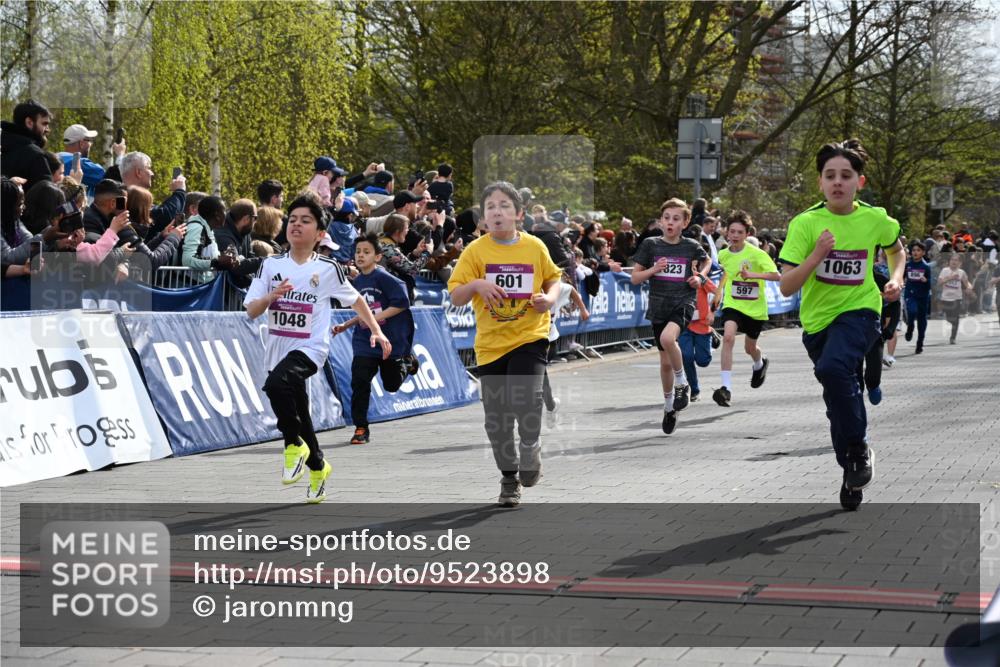 12.04.2026 - 45. Internationalen Wilhelmsburger Insellauf J. Mangold http://msf.ph/oto/9523898 12.04.2026 14:49:21 Ziel 1043, 101, 1063, 1048, 601, 418, 684, 597, 1823, 375, 2 meine-sportfotos.de