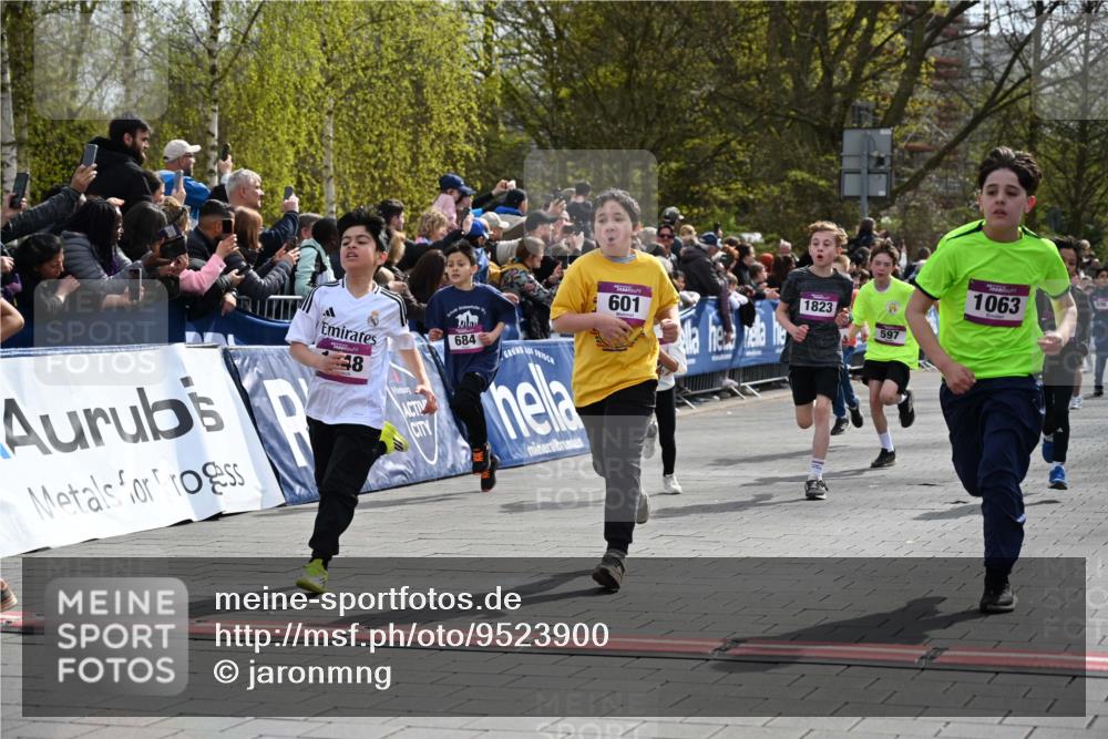 12.04.2026 - 45. Internationalen Wilhelmsburger Insellauf J. Mangold http://msf.ph/oto/9523900 12.04.2026 14:49:21 Ziel 1043, 101, 1063, 1048, 601, 418, 684, 597, 1823, 375, 2 meine-sportfotos.de
