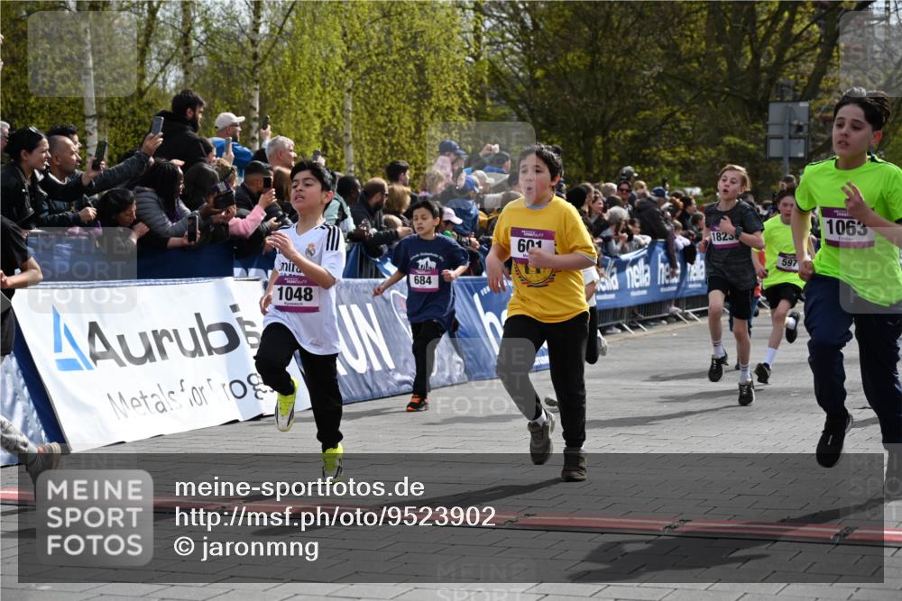 12.04.2026 - 45. Internationalen Wilhelmsburger Insellauf J. Mangold http://msf.ph/oto/9523902 12.04.2026 14:49:21 Ziel 1043, 101, 1063, 1048, 601, 418, 684, 597, 1823, 375, 2 meine-sportfotos.de