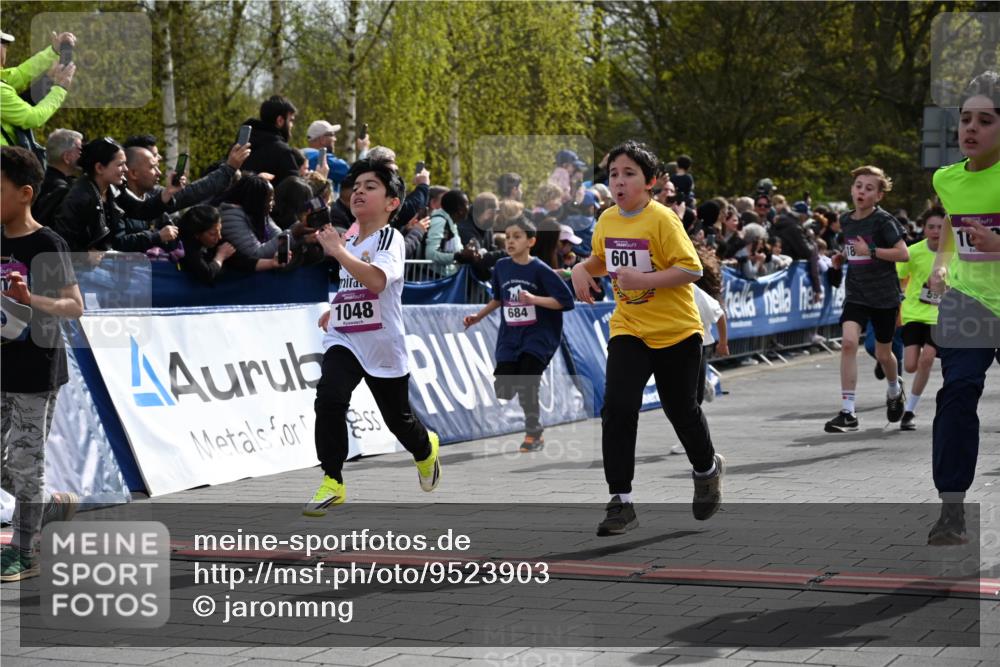 12.04.2026 - 45. Internationalen Wilhelmsburger Insellauf J. Mangold http://msf.ph/oto/9523903 12.04.2026 14:49:21 Ziel 1043, 101, 1063, 1048, 601, 418, 684, 597, 1823, 375, 2 meine-sportfotos.de