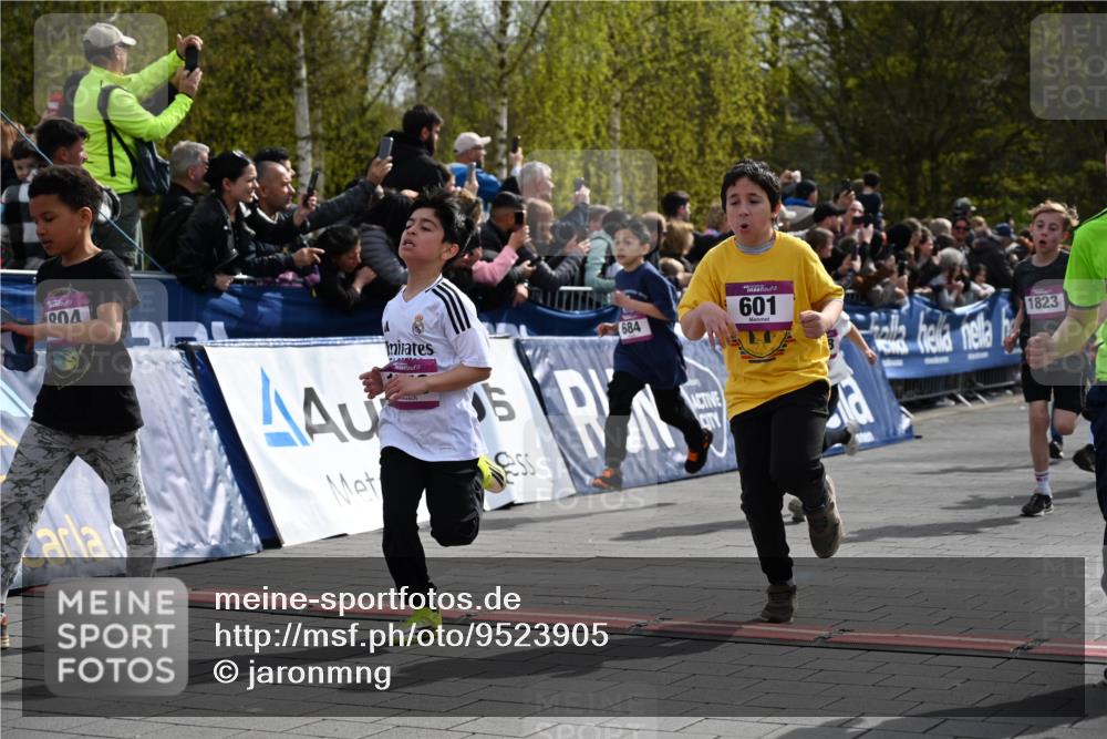 12.04.2026 - 45. Internationalen Wilhelmsburger Insellauf J. Mangold http://msf.ph/oto/9523905 12.04.2026 14:49:22 Ziel 1043, 101, 1063, 1048, 601, 418, 684, 597, 1823, 375, 2, 896, 372, 1055, 51 meine-sportfotos.de