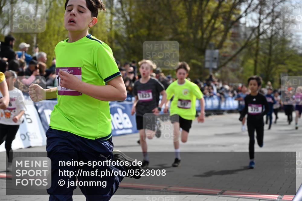 12.04.2026 - 45. Internationalen Wilhelmsburger Insellauf J. Mangold http://msf.ph/oto/9523908 12.04.2026 14:49:22 Ziel 1043, 101, 1063, 1048, 601, 418, 684, 597, 1823, 375, 2, 896, 372, 1055, 51 meine-sportfotos.de