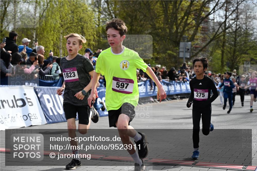 12.04.2026 - 45. Internationalen Wilhelmsburger Insellauf J. Mangold http://msf.ph/oto/9523911 12.04.2026 14:49:23 Ziel 1043, 101, 1063, 1048, 601, 418, 684, 597, 1823, 375, 2, 896, 372, 1055, 51, 693, 1817, 100 meine-sportfotos.de
