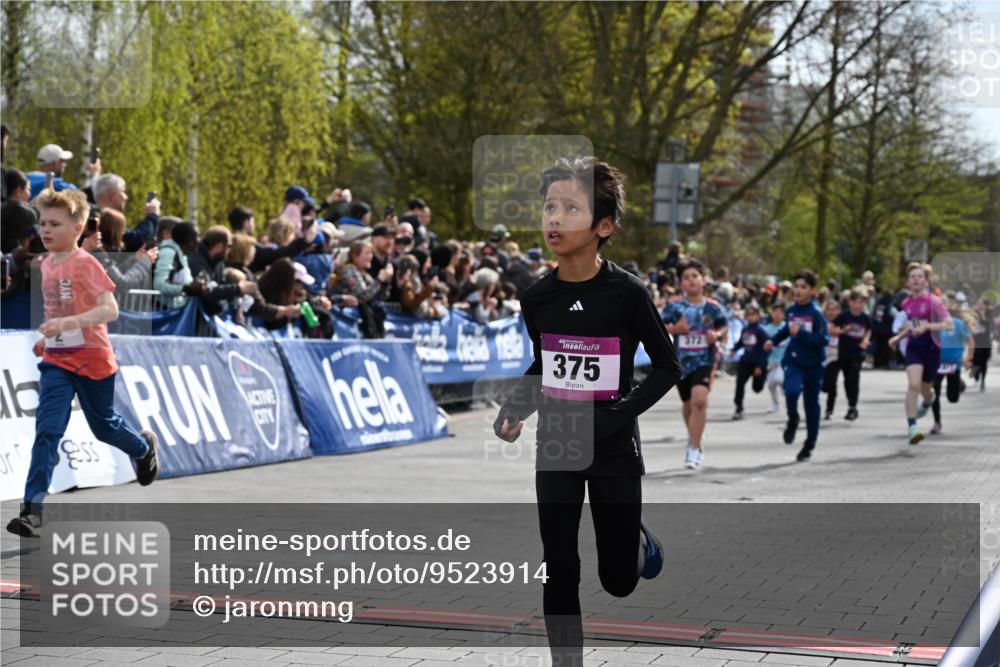 12.04.2026 - 45. Internationalen Wilhelmsburger Insellauf J. Mangold http://msf.ph/oto/9523914 12.04.2026 14:49:24 Ziel 1063, 1048, 601, 418, 684, 597, 1823, 375, 2, 896, 372, 1055, 51, 693, 1817, 100, 855, 897 meine-sportfotos.de