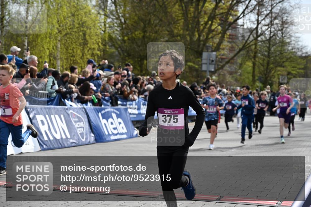 12.04.2026 - 45. Internationalen Wilhelmsburger Insellauf J. Mangold http://msf.ph/oto/9523915 12.04.2026 14:49:24 Ziel 1063, 1048, 601, 418, 684, 597, 1823, 375, 2, 896, 372, 1055, 51, 693, 1817, 100, 855, 897 meine-sportfotos.de