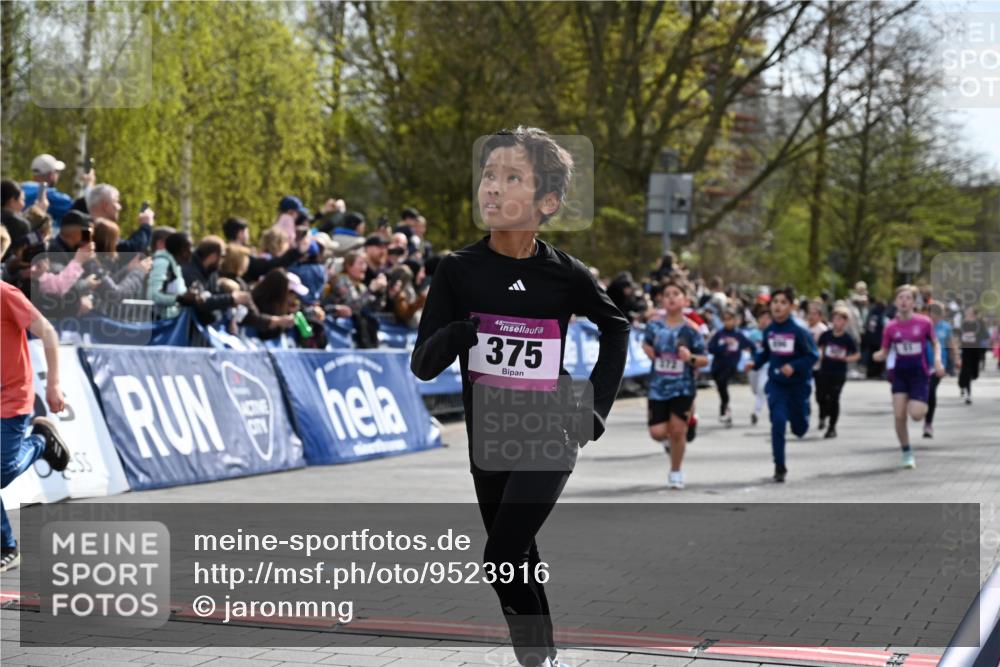 12.04.2026 - 45. Internationalen Wilhelmsburger Insellauf J. Mangold http://msf.ph/oto/9523916 12.04.2026 14:49:24 Ziel 1063, 1048, 601, 418, 684, 597, 1823, 375, 2, 896, 372, 1055, 51, 693, 1817, 100, 855, 897 meine-sportfotos.de