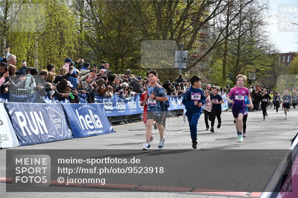 12.04.2026 - 45. Internationalen Wilhelmsburger Insellauf J. Mangold http://msf.ph/oto/9523918 12.04.2026 14:49:25 Ziel 1063, 1048, 601, 418, 684, 597, 1823, 375, 2, 896, 372, 1055, 51, 693, 1817, 100, 855, 897, 353, 666, 1827, 378 meine-sportfotos.de