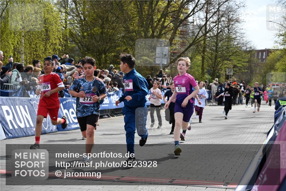 12.04.2026 - 45. Internationalen Wilhelmsburger Insellauf J. Mangold http://msf.ph/oto/9523928 12.04.2026 14:49:26 Ziel 418, 684, 597, 1823, 375, 2, 896, 372, 1055, 51, 693, 1817, 100, 855, 897, 353, 666, 1827, 378, 17, 501 meine-sportfotos.de