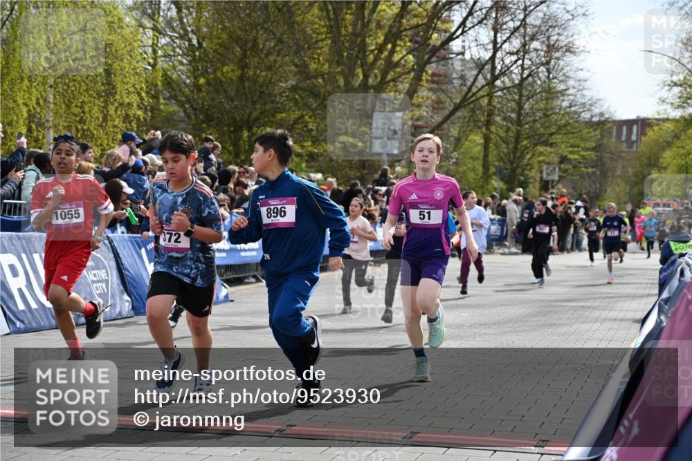 12.04.2026 - 45. Internationalen Wilhelmsburger Insellauf J. Mangold http://msf.ph/oto/9523930 12.04.2026 14:49:26 Ziel 418, 684, 597, 1823, 375, 2, 896, 372, 1055, 51, 693, 1817, 100, 855, 897, 353, 666, 1827, 378, 17, 501 meine-sportfotos.de