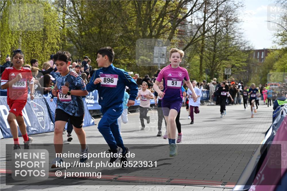 12.04.2026 - 45. Internationalen Wilhelmsburger Insellauf J. Mangold http://msf.ph/oto/9523931 12.04.2026 14:49:26 Ziel 418, 684, 597, 1823, 375, 2, 896, 372, 1055, 51, 693, 1817, 100, 855, 897, 353, 666, 1827, 378, 17, 501 meine-sportfotos.de