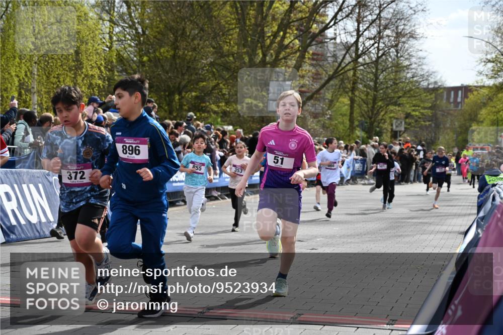 12.04.2026 - 45. Internationalen Wilhelmsburger Insellauf J. Mangold http://msf.ph/oto/9523934 12.04.2026 14:49:26 Ziel 418, 684, 597, 1823, 375, 2, 896, 372, 1055, 51, 693, 1817, 100, 855, 897, 353, 666, 1827, 378, 17, 501 meine-sportfotos.de