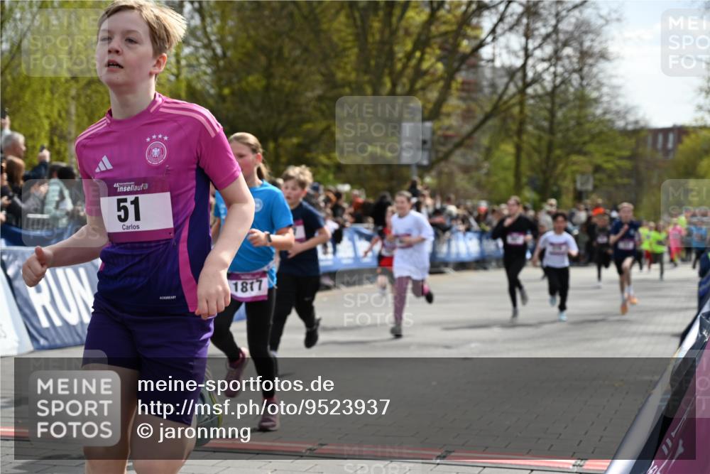 12.04.2026 - 45. Internationalen Wilhelmsburger Insellauf J. Mangold http://msf.ph/oto/9523937 12.04.2026 14:49:27 Ziel 375, 2, 896, 372, 1055, 51, 693, 1817, 100, 855, 897, 353, 666, 1827, 378, 17, 501 meine-sportfotos.de