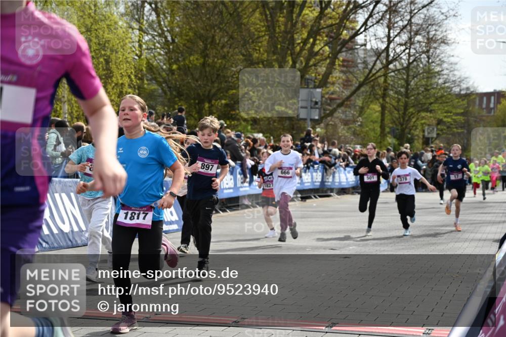 12.04.2026 - 45. Internationalen Wilhelmsburger Insellauf J. Mangold http://msf.ph/oto/9523940 12.04.2026 14:49:28 Ziel 2, 896, 372, 1055, 51, 693, 1817, 100, 855, 897, 353, 666, 1827, 378, 17, 501, 586 meine-sportfotos.de